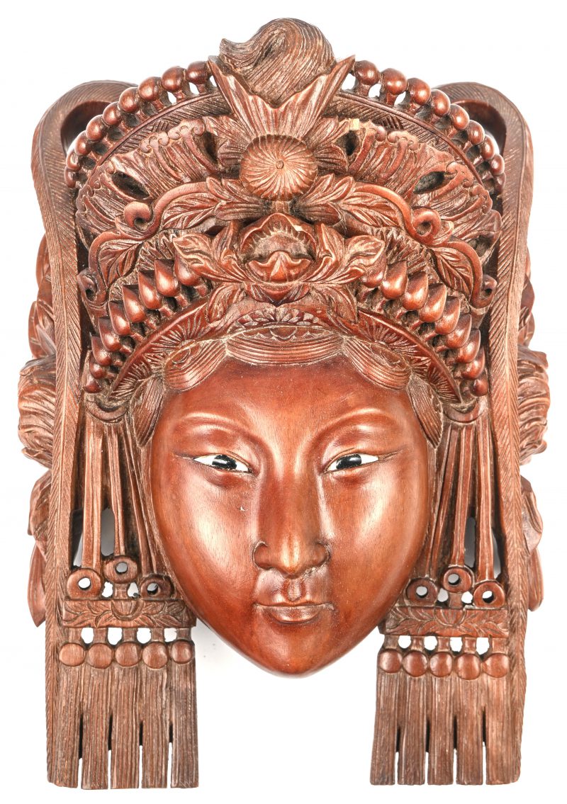 Een massief houten gesculpteerd Balinees masker, Dewi Sri.