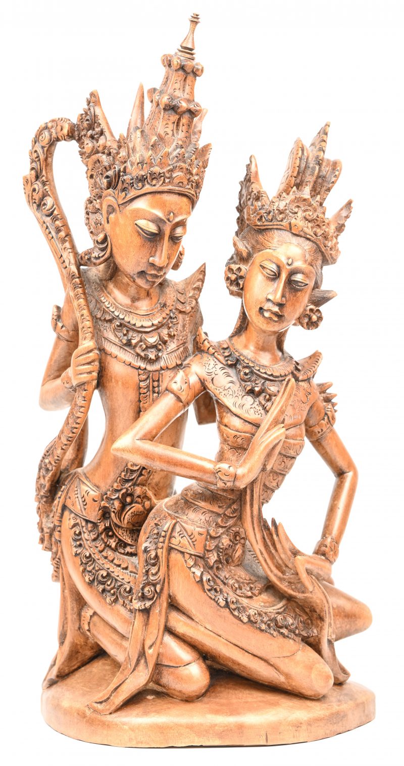 “Rama & Sita”. Een houtgesculptuurde beeld, Bali.