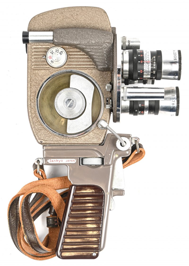 “Sankyo 8-R”. Een vintage 8mm camera met diverse lenzen en handhouder.