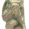 “Innige omhelzing”. Een groen gepatineerd bronzen beeldje, getekend R. Vandervorst.