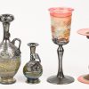 Een lot van 15 stuks art-nouveau glas, deels gemetaliseerd, bestaande uit flesjes, vaasjes en glaasjes. In de stijl van Loetz.