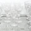 Een 48-delig Val Saint Lambert kristallen glasservies bestaande uit 12 waterglazen, 12 rode wijn glazen, 12 witte wijn glazen en 12 coupes waarvan één glas met schilferschade aan de rand. Toegevoegd 7 borrelglaasjes.