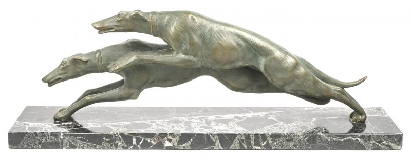 “Windhonden”. Een groep in brons met 2 lopende honden op een marmeren voet. Gesigneerd S. Melani.