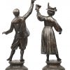 “Koppel”. Een set van twee beelden in zamak op houten sokkel, dragen het opschrift ‘Rencontre’.