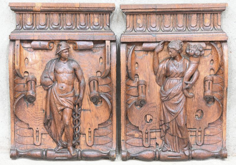 Een set van 2 19e eeuwse gesculpteerde massief eikenhouten panelen, Hermes en Afrodité.