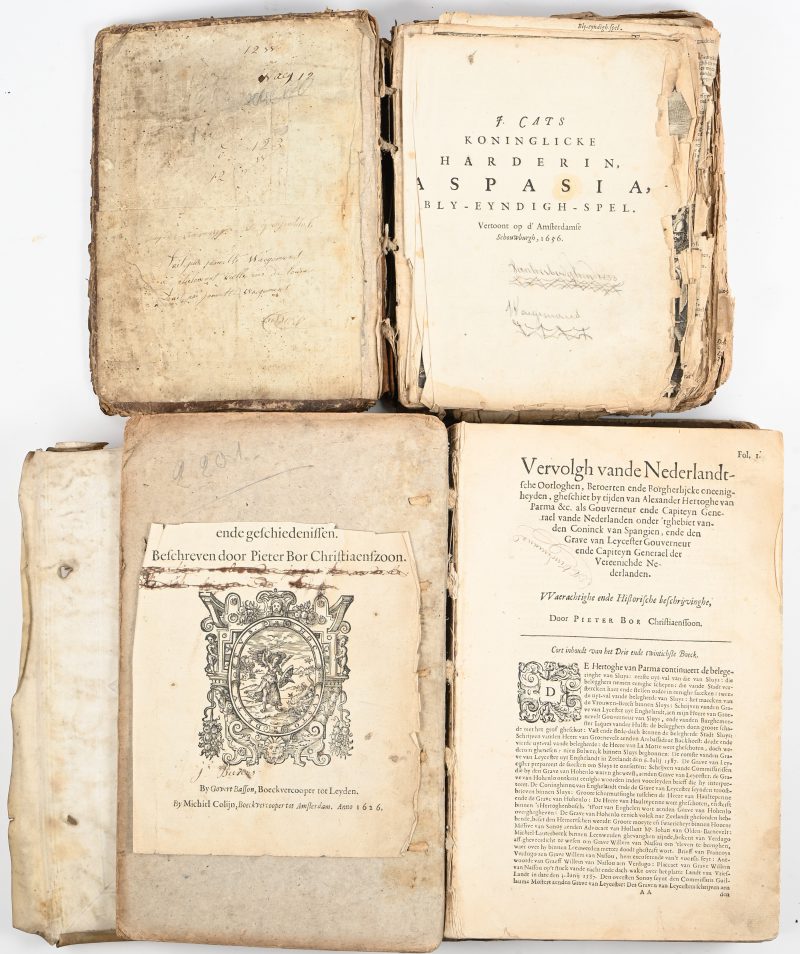 Een lot van 2 17de eeuwse boeken: F. Cats Koninglicke Harderin, Aspasia, Bly-Eyndigh-Spel; Amsterdamse Schouwburgh, 1656. & Vervolgh van de Nerderlabsche Oorloghen - 1626 - Door Pieter Bor Christeanzoon (met perkamenten hoes).