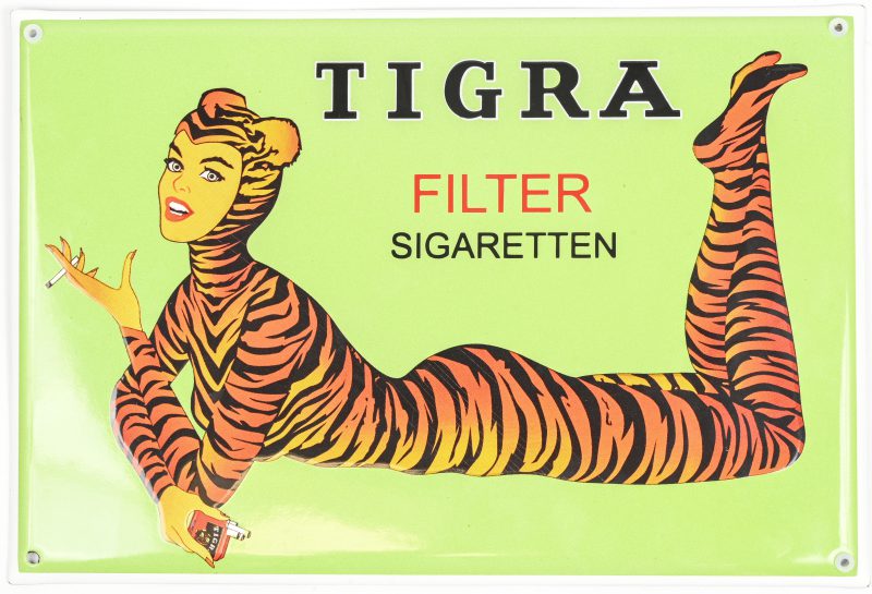 “Tigra”. Een emaillen reclamebord met opschrift; “Tigra Filter Sigaretten”.