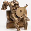 “Paean”. Bronzen beeldje van een gehavende luitspelende engel. Genummerd 17/50. Met certificaat van de galerij.