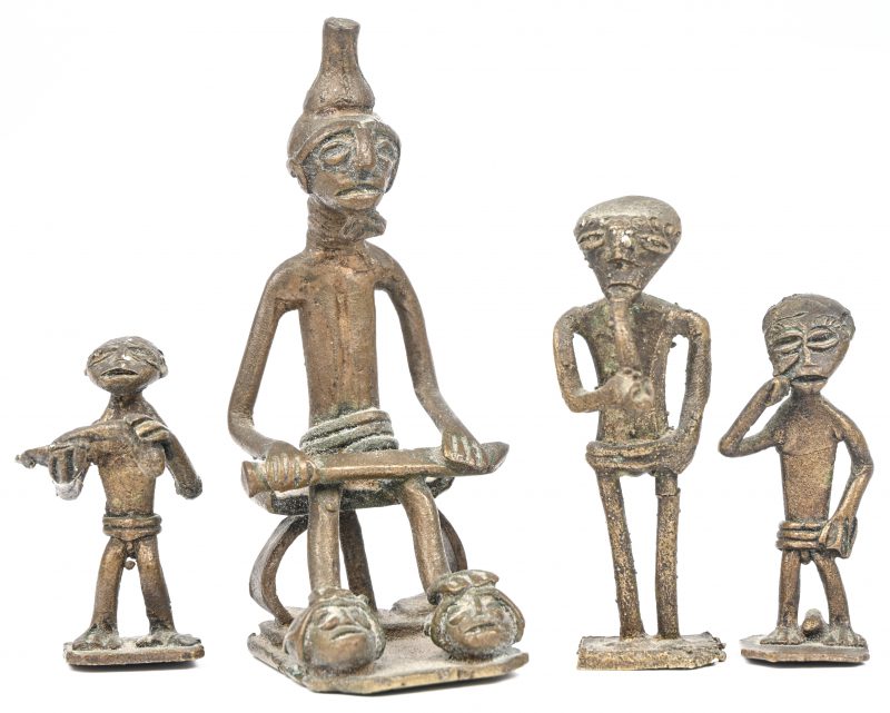 Een lot van 4 bronzen Ashanti figuurtjes.