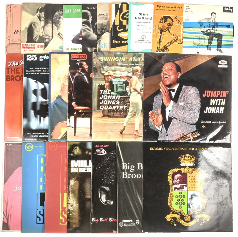 Een lot LP’s en singles in het genre Jazz en Blues bestaande uit: Basie/Eckstine incorporated - VR56020, Big Bill Broonzy - B08102L - V3002 - V3003, Big Bill Blues - LDM30.037, Miles in Berlin - S62976, Johnny Costa - CRL57020, The Jonah Jones Quartet - T1039 - T1083, Erroll Garner - 9279113, Stephane Grappelli - 302DP32, 25 géants du piano jazz - DP64, The Mills Brothers - MCA24039, Django Reinhart - 12002, Flip Phillips - 94040EPC, Slim Gaillard - GEP8595, Art Tatum - 94020EPC, Bessie Smith - 429120BE, Nelson Williams - 422111PE, Dave Brubeck - 462030, Don Byas - EPL7146, Erroll Garner EPL7022 en Nino Tempo - 12447AT.