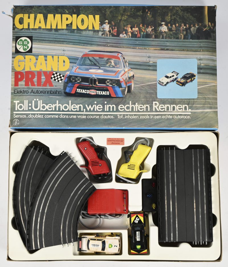 “Cruise Racer”. Een vintage speelgoed racebaan; GGN Grand Prix Set AVUS Nr. 3200. Door Georg Grötsch GmbH.