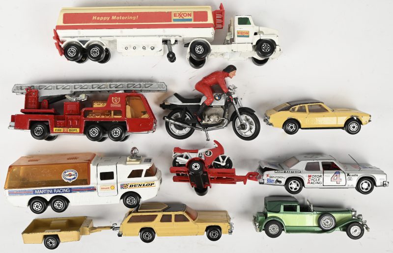 Een lot van 8 vintage Matchbox speelgoed autootjes, trucks en moto’s. Grotere modellen, ‘70-80, redelijk tot goede staat.