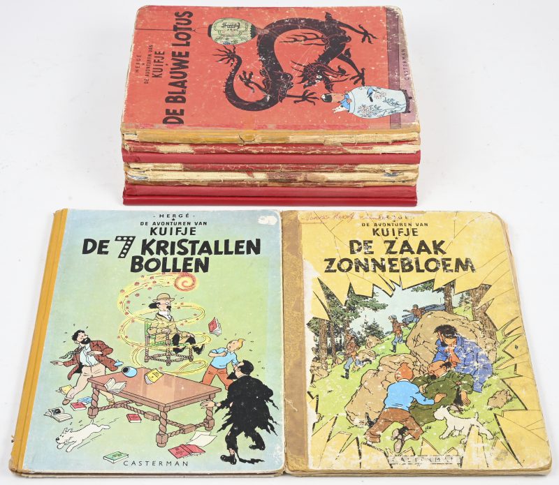 Een lot van 10 Kuifje hardcover albums in Nederlandstalige uitgaven (Casterman). In meestal zeer gelezen staat. In Amerika (ed. 1951), De Sigaren van de Farao (ed. 2003, facsimile), De Blauwe Lotus (ed. 1955), Het Gebroken Oor (ed. 1955), De Scepter van Ottokar (ed. 1954). De Krab met de gulden Scharen (ed. 1956). De Geheimzinnige Ster (ed. 1955, 2 x), De 7 Kristallen Bollen (ed. 1954), De Zaak Zonnebloem (ed. 1956).