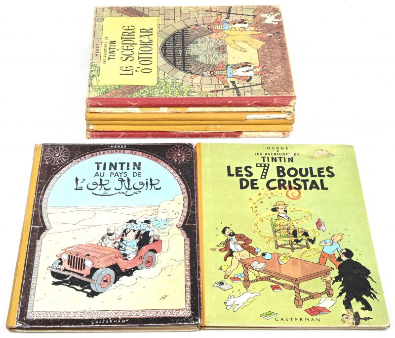 Een lot van 8 Tintin hardcover albums in Franse uitgave van Casterman. Waaronder één eerste druk van ‘On a marché sur la lune’ in slechte staat. Albums veelal zeer gelezen. En verder: Le Sceptre d’Ottocar (ed. 1955), Les 7 Boules de Cristal (ed. 1960). Le Temple du Soleil (ed. 1960), Au Pays de l’Or Noir (ed. 1960 en 1963), Coke en Stock (ed. 1960), Les Bijoux de la Castafiore (ed. 1963).