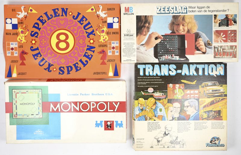 Een lot van 4 vintage gezelschapsspellen, bestaande uit; Trans-Aktion, Zeeslag, Monopoly en een gemengd bordspel.