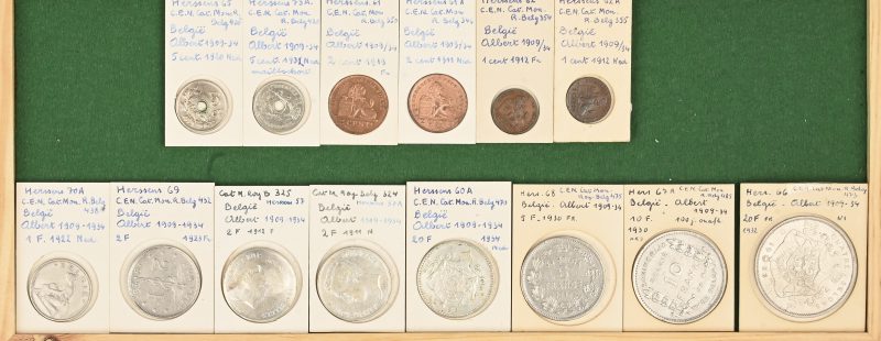 8 Belgische munten, Albert I, 20 Bef, 1932 Fr, Ni, 10 Bef, 1930 Nl, Ni, 5 Bef, 1930 Fr, Ni, 2 Bef, 1923 Fr, Ni, 1 Bef, 1922 Nl, Ni. 20 Bef, 1934 Nl, Ag 680/1000, 11 g, 2 Bef,1912 Nl, Ag 835/1000, 10 g.