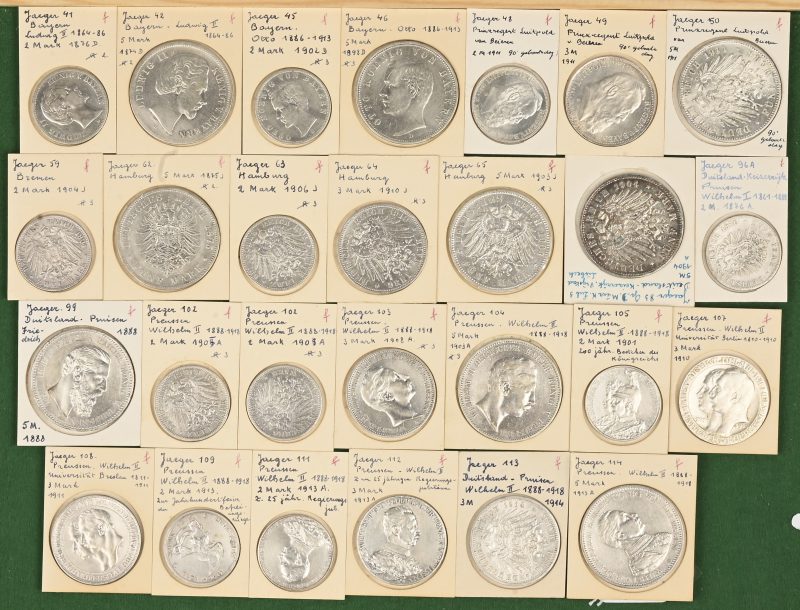 Een lot van 27 munten uit Duitsland. 5 Mark, Bayern Ludwig II 1874, Otto 1898, Luitpold 1911, Hamburg 1875 & 1903, Lübeck 1904, Preussen Friedrich 1888, Wilhelm II 1903 & 1913, telkens Ag 900/1000 27,77 g. 3 Mark, Bayern Luitpold 1911, Hamburg 1910, Preussen Willhelm II, 1908, 1910 Universität Berlin, 1911 Universität Breslau, 1913 25 Jahre, 1914, telkens Ag 900/1000 16,66 g. 2 Mark, Bayern Ludwig II 1876, Otto 1902, Luitpold 1911, Bremen 1904, Hamburg 1906, Preussen Wilhelm I 1876, Wilhelm II 1903, 1905, 200 Jahre 1901, Overwinning op Napoleon 1913, 25 Jahre 1913, telkens Ag 900/1000 11,11 g.