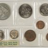 Een lot van 55 munten uit Zuid-Afrika. Set 1968, Engels met 1 Rand (Ag 800/1000 15 g, 50 ct Ni, 20 c, 10 ct, 5 ct, 2 ct, 1 ct. Set id. Afrikaans. Set id. 1973 Eng. + 1/2 ct. Set id. 1974 Afrikaans. Set id. 1976 Afr. Set id. 1977 Afr. Set id. 1979 Afr. En een stuk van 1 Rand 1977 Afr. Ag. 800/1000 15 g