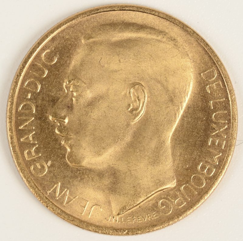 Een gouden munt uit Luxemburg. 20 LUF, 1964 “Troonsbestijging Groothertog Jan”. Au 900/1000 6,45 g