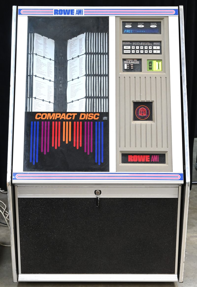 Een jukebox, Rowe-Ami compact disc, model MMCD1 uit 1994. In werkende staat.