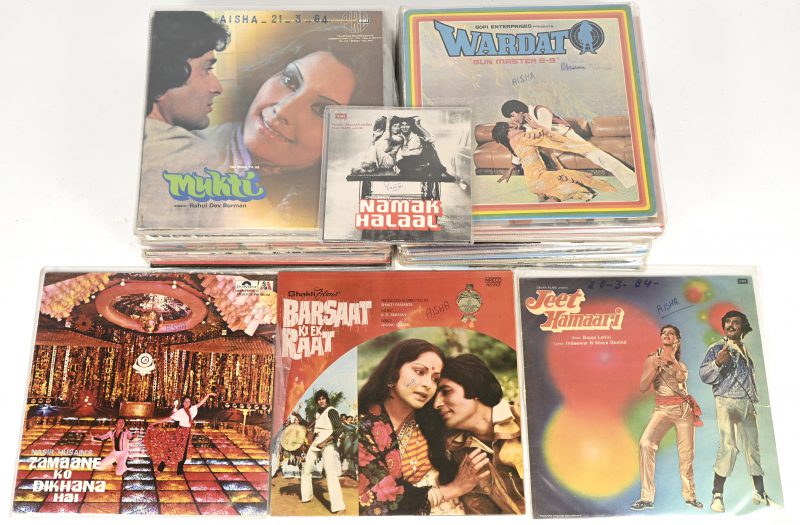 Een lot van 58 Bollywood lp’s + 2 singles, vele klassiekers hoofdzakelijk van 1980 tot 1990. Naam geschreven op bijna elke hoes.