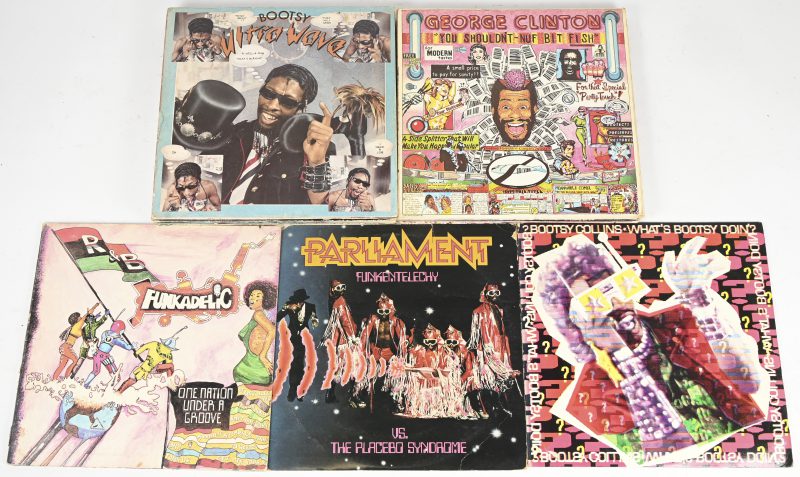 Een lot van 18 Funk lp’s, Parliament, Funkadelic, George Clinton, Bootsy Collins bestaande uit: One Nation under a groove, BSK3209 - Funkentelechy, NBLP7084 - You Shouldn’t-Nuf bit fish, 064 7123081 - Computer games, st-12246 - Atomic Dog, 062 z-86651 - The brides of Funkenstein, K50545 - This boot is made for Fonk’n, 923295-1 - Bootsy?, BSK3093 - Ahh... the name is Bootst, Baby, BS2972 - What’s Bootsy Doin?, 44107 - Ultra Wave, BSK3433 - Stretchin’ out in, BS2920 - in redelijk goede staat, toegevoegd een lot in midere tot slechte staat bestaande uit: The electric spanking, WB56874 - Trombipulation, NBLP7249 - Uncut Funk-the bomb, JABB18 - The One Giveth, WB56998 - Some of my best jokes are friends, 064 24 0360 1 en R&B skeletons in the closet, 064 24 0552 1.