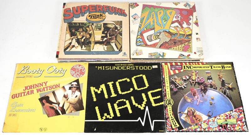 Een lot van 22 Funk en gerelateerde lp’s bestaande uit: Incorporated Thang Band, lifestyles of the roach and famous - Funk inc., Superfunk - Philippe Wynne, Starting all over en Wynne Jammin’ - Material, One down - Kazumi Watanabe, Mobo 1 en The spice of life - Sly Stone, ten years too soon - Per Cussion, Beat Wave - Jimmy G and the Tackheads, the federation of tackheads - Red Hot Chili Peppers, the uplift mofo party plan - Misunderstood, mico wave - Johnny Guitar Watson, Booty Ooty - in goede staat, en volgende in mindere tot slechte staat: Zapp, Zipp - Manu Dibango, Afrijazzy - Deadline, down by law - The Brooklyn Bronx & Queens Band, party boys - Stargard, what you waitin’ for - Trouble Funk, say what - Creative source, self titled - Sly and Robby, rhythm killers en This is Funk (compilatie).