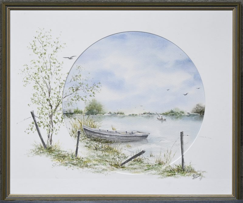 “Sloep op het water”, een aquarel in ronde passe-partout, gesigneerd en gedateerd.