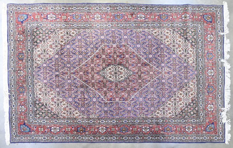 Een Perzisch handgeknoopt tapijt, Tabriz met geometrisch decor.