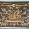 Een houten Louis XV stijl tafeltje met marqueterie blad, vergulde elementen en 1 grote lade.