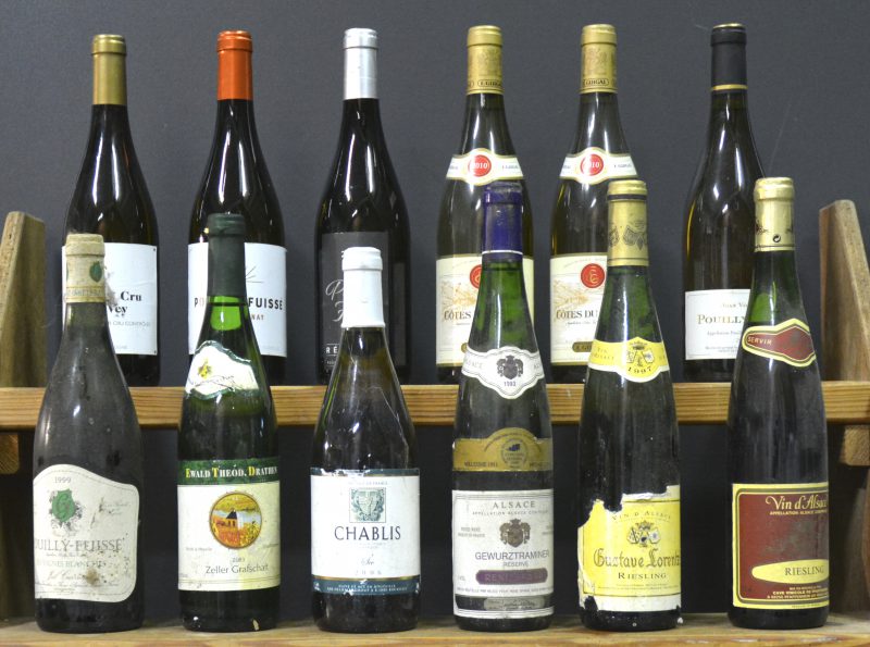 Lot witte wijn        aantal: 12 bt    Pouilly Fuissé Les Vignes Blanches  A.C.  Joël Curveux M.O.  1999  aantal: 1 bt    Zeller Grafschaft Qualitätswein de la Moselle  E.W. Drathen M.O.  2003  aantal: 1 bt    Chablis A.C.  Delhaize M.B.  2006  aantal: 1 bt    Gewürztraminer A.C. Alsace  René Sparr M.O.  1993  aantal: 1 bt    Riesling A.C. Alsace  Gustave Lorentz M.O.  1997  aantal: 1 bt    Riesling A.C. Alsace  Cave Viticole de Pfaffenheim M.O.  1995  aantal: 1 bt    Côtes du Rhône A.C.  E. Guigal M.O.  2010  aantal: 2 bt    Pouilly Fumé  A.C.  Jean Voisier M.O.  2012  aantal: 1 bt    Chablis 1er Cru Vau de Vey  A.C.  Delhaize M.B.  2019  aantal: 1 bt    Pouilly Fuissé  A.C.  Delhaize M.B.  2020  aantal: 1 bt    Pouilly Fumé  A.C.  Delhaize M.B.  2020  aantal: 1 bt