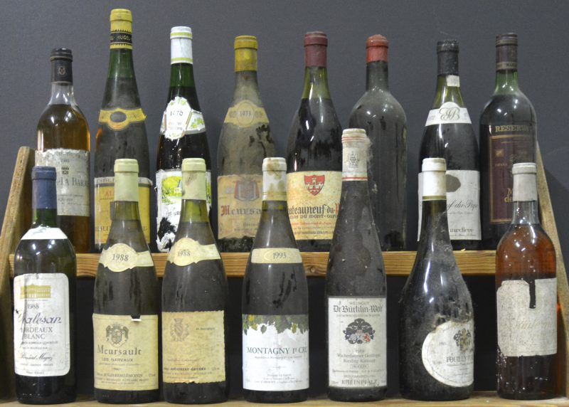 Lot wijn        aantal: 15 bt    Malesan A.C. Bordeaux Blanc   M.O.  1988  aantal: 1 bt    Meursault A.C.  Pierre Bouzereau-Emonin, Meursault M.P.  1988  aantal: 1 bt    Chassagne-Montrachet A.C.  Pierre Bouzereau-Emonin, Meursault M.P.  1988  aantal: 1 bt    Montagny 1er Cru A.C.  Louis d’Armont, Corgoloin M.O.  1993  aantal: 1 bt    Wachenheimer Gerümpel Riesling Kabinett QMP Rheinpfalz - Trocken  Dr. Bürklin-Wolf, Wachenheim E.A.  1989  aantal: 1 bt    Pouilly Fumé  A.C.  J.P. Bouet M.O.  1993  aantal: 1 bt    Sauternes  A.C.   M.O.    aantal: 1 bt    Moulin la Barre  A.C. Monbazillac     1985  aantal: 1 bt    Riesling Hugel A.C. Alsace   M.O.  1981  aantal: 1 bt    Wehlener Klostergarten Kabinett QmP. Mosel-Saar-Ruwer   E.A.  1976  aantal: 1 bt    Meursault A.C.  Bonin-Michelot M.O.  1973  aantal: 1 bt    Châteauneuf-du-Pape A.C.  Clos du Mont-Olivet,     aantal: 1 bt    Rode wijn zonder etiket        aantal: 1 bt    Châteauneuf-du-Pape A.C.  Jean Bonardière   1972  aantal: 1 bt    Marqués de Cacéres Reserva  D.O. Rioja   M.O.  1978  aantal: 1 bt