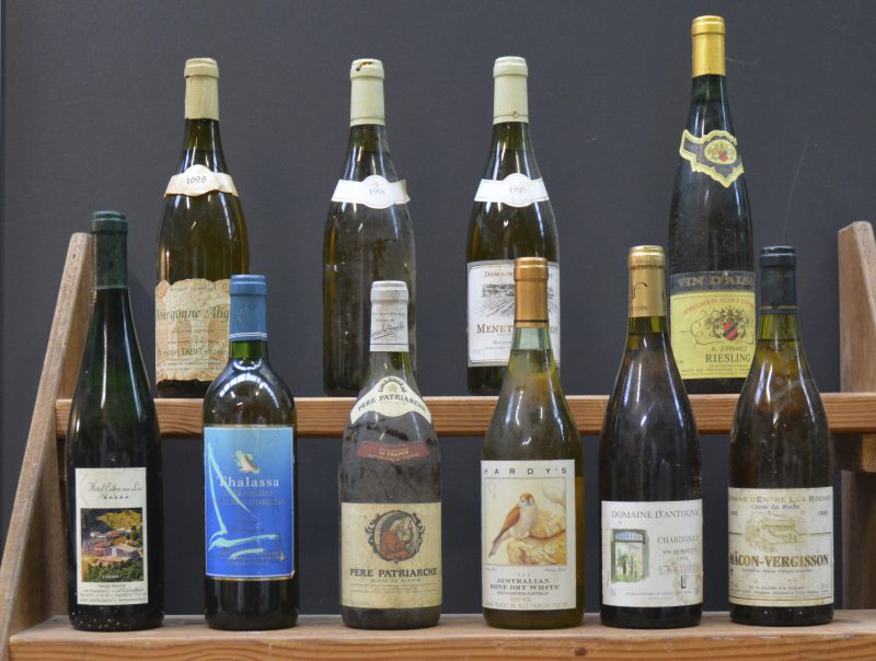 Lot witte wijn        aantal: 10 bt    Remerschen Kreitzberg Auxerrois A.C. Moselle Luxembourgeoise Grand premier cru Caves de Remerschen M.O.  2005  aantal: 1 bt    Riesling A.C. Alsace  Producteurs à Eguisheim M.O.  1995  aantal: 1 bt    Menetou-Salon A.C.   Dom. du Manay M.D.  1965  aantal: 2 bt 1 etiket manco   Bourgogne Aligoté A.C.  Hubert Tabit, St-Bris M.P.  1968  aantal: 1 bt    Père Patriarche Blanc de Blancs    M.O.    aantal: 1 bt    Chardonnay V.D.P. d’Oc  Dom. d’Antugnac, J & F Lurton M.O.  1996  aantal: 1 bt    Mâcon-Vergisson Cuvée La Roche A.C.  Daniel Guyot, Vergisson M.P.  1995  aantal: 1 bt    Thalassa Cuvée Prestige Sauvignon V.D.P. Charentes Maritimes  Sica Vinicole M.O.  1993  aantal: 1 bt    Australian Bone Dry White South Eastern Australia  Hardy’s M.O.  1988  aantal: 1 bt