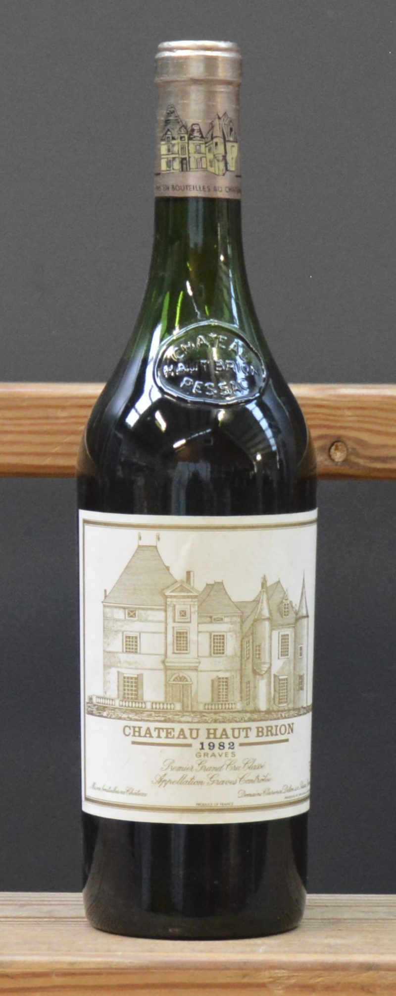 Ch. Haut-Brion A.C. Pessac-Léognan 1e grand cru classé  M.C.  1982  aantal: 1 bt ts