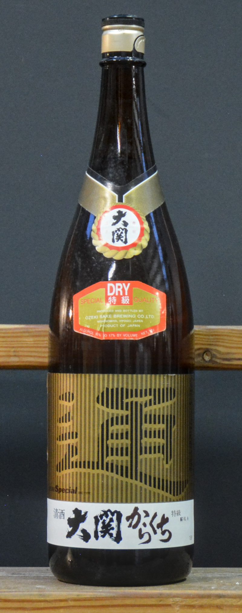 Ozeki Refined Japanese Sake    M.O. O.D. 0  aantal: 1 1.8 L