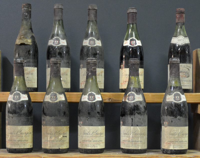 Lot rode bourgogne      1973  aantal: 10 bt    Nuits-Saint-Georges A.C.  Labaume Ainé & Fils M.O.  1973  aantal: 5 bt    Aloxe-Corton A.C.  Labaume Ainé & Fils M.O.  1973  aantal: 4 bt    Ch. de la Pierre A.C. Beaujolais-Villages  Loron & Fils M.O.  1973  aantal: 1 bt