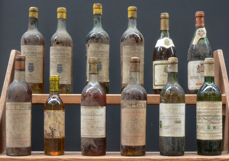 Lot wijn        aantal: 12     Ch. Mont-Roc A.C. Ste-Croix-du-Mont     1967  aantal: 4 bt    Ch. La Passade A.C. Sauternes   M.O.  1980  aantal: 1 bt    Sauternes A.C.  Dubos Frères     aantal: 2 bt    Ch. Suduiraut A.C. Sauternes 1e grand cru classé  M.C.  1985  aantal: 1 hbt    Ch. Labattut Boccard A.C. Bordeaux   M.C.  1985  aantal: 1 bt    Chablis A.C.  Jean Fichet M.O.  1995  aantal: 1 bt    Rosé Voluté Vin de Table  Abel Bresson     aantal: 1 bt    Chartron-La-Fleur A.C. Bordeaux     1988  aantal: 1 bt