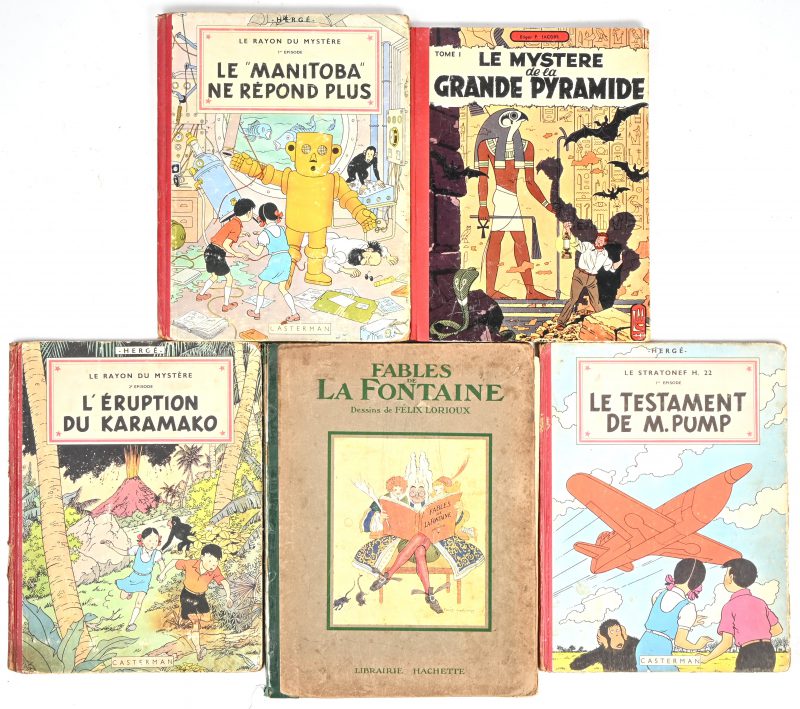 Een lot van 4 strips en een prentenboek bestaande uit: Blake & Mortimer, Le Mystère de la grande Pyramide, 1954, Le aventures de Jo, Zette et Jocko: Le testament de M. Pump, 1952, L’éruption du Karamako, 1958, Le Manitobe ne répond plus, 1958 en Fables de la Fontaine, Dessins de Félix Lorioux.