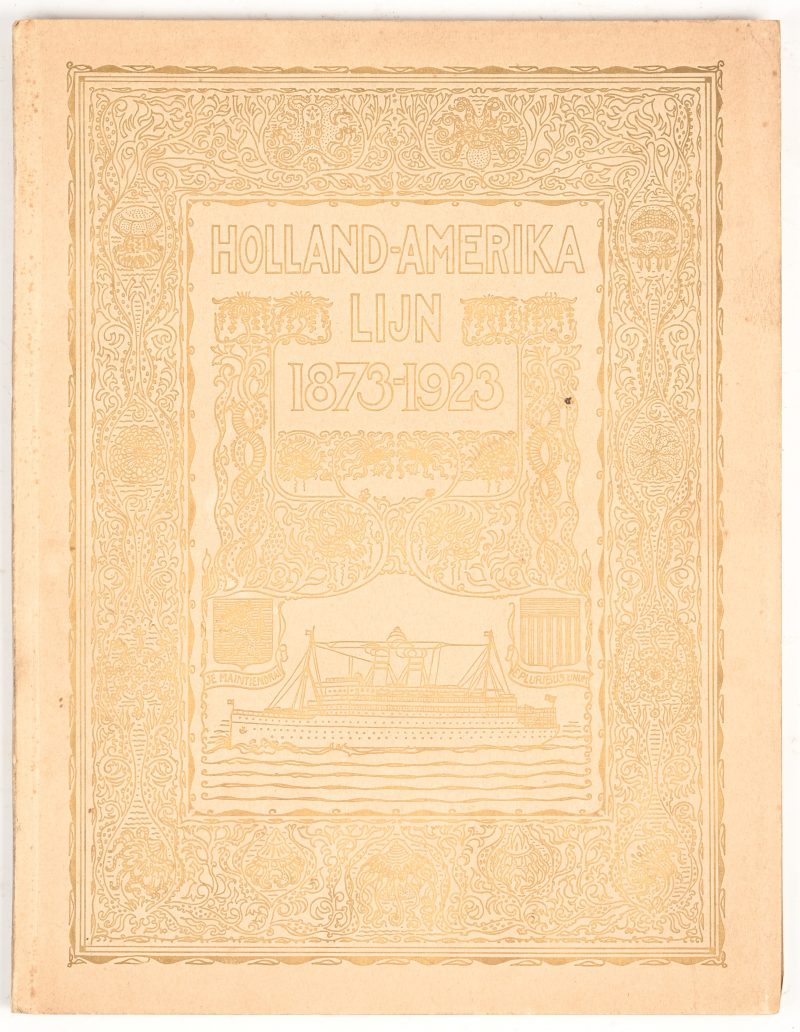 “De Holland-Amerika lijn 1873-1923”. Een soft cover gedenkboek met illustraties en foto’s. Vervaardigd door L. van Leer & Co.