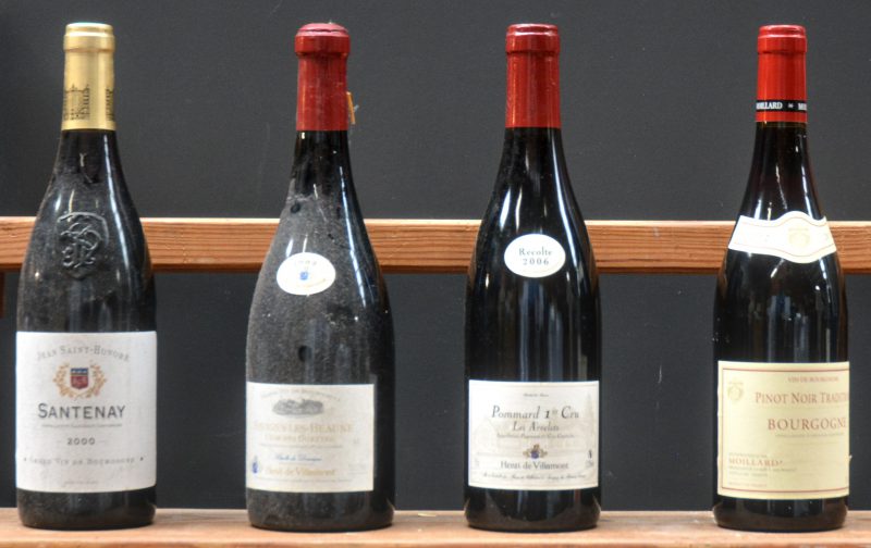 Lot rode bourgogne        aantal: 4 bt    Santenay A.C.  Jean Saint-Honoré M.O.  2000  aantal: 1 bt    Savigny-les-Beaune Clos des Guettes A.C.  Henri de Villamont M.D.  2002  aantal: 1 bt    Pommard 1e Cru Les Arvelets A.C.  Henri de Villamont M.O.  2006  aantal: 1 bt    Bourgogne Pinot Noir Tradition A.C.  Moillard, Meursault M.O.  2012  aantal: 1 bt