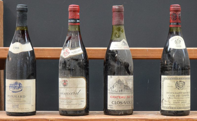 Lot rode bourgogne        aantal: 4 bt    Pommard A.C.  Moillard, Nuits M.O.  1979  aantal: 1 bt    Clos-Vougeot A.C. Grand cru Ch. de la Tour, M.C.  1983  aantal: 1 bt    Pommard A.C.  Cauvard Père & Fils M.O.  1988  aantal: 1 bt    Nuits-Saint-Georges 1e Cru Clos des Corvées A.C.  Louis Jadot, Beaune M.O.  1989  aantal: 1 bt