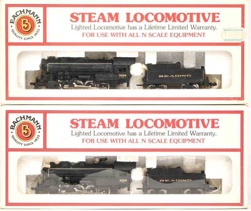 “No. 51-530-10”. Consolidation 2-8-0 & Tender - “Reading”. Een paar vintage Bachmann stoom locomotieven schaal N, In originele verpakking.