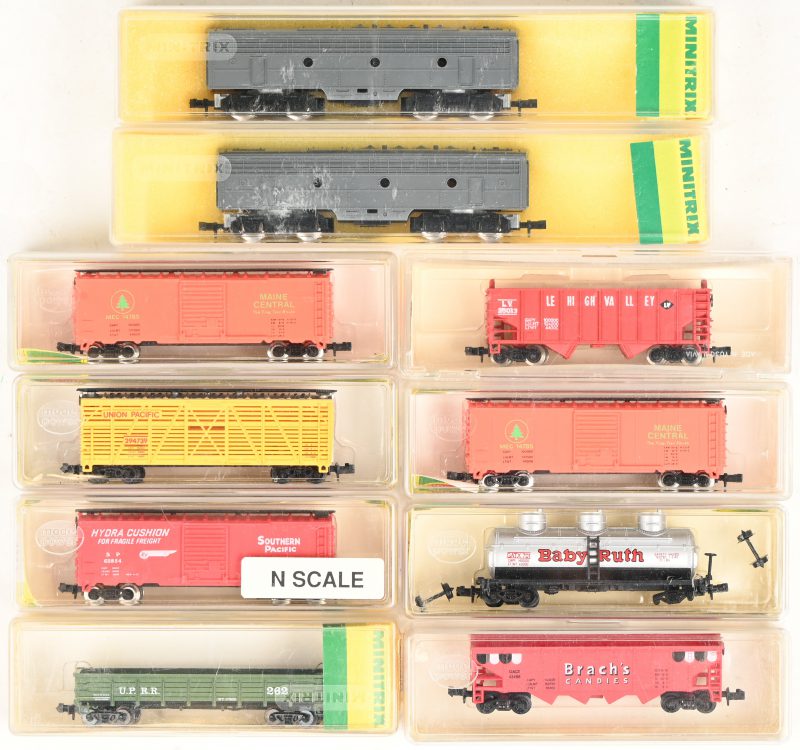 Een lot van 10 vintage varia treinwagons N schaal, 7x Model Power & 3x Minitrix. Diverse modellen in originele verpakking.