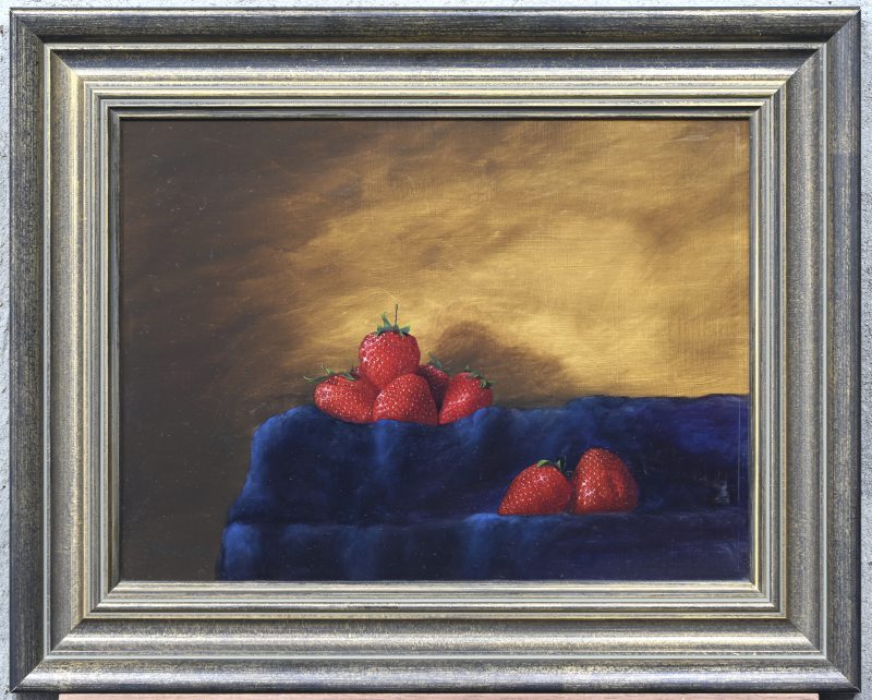 “Stilleven met aardbijen”, ssn schilderij, olieverf op paneel in licht vergulde kader, gesigneerd D. Vlaminck en gedateerd ‘89.