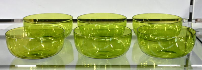 Een set van 6 vroeg 20ste eeuwse vingerbadjes in groen glas.