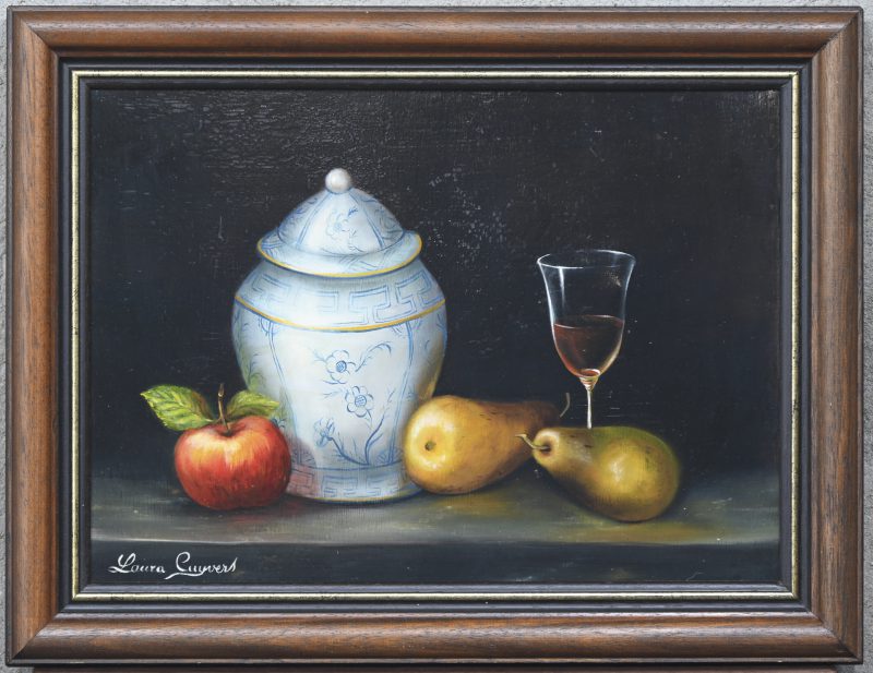 “Stilleven met appel en peren”. Een schilderij, olieverf op doek, onderaan gesigneerd.