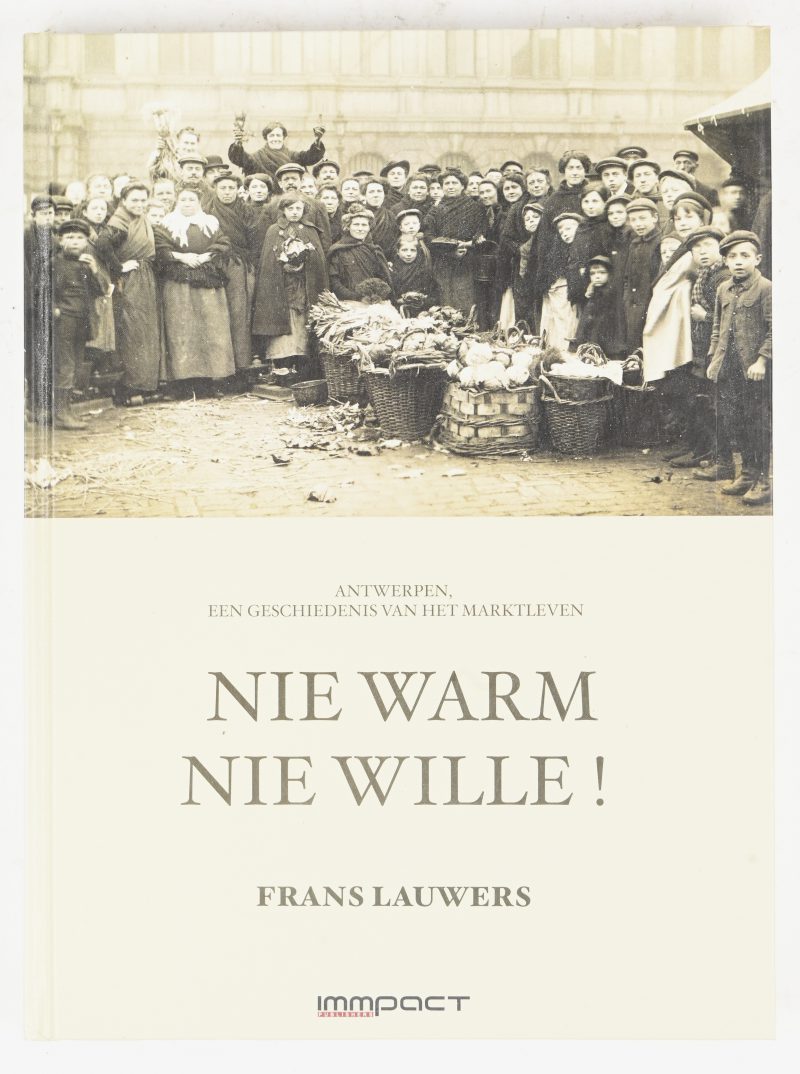 “Nie warm, nie wille!”. Antwerpen, een geschiedenis van het marktleven. Hardcover, met voorwoord van Herman Van Goethem. Ed. Immpact 2006.