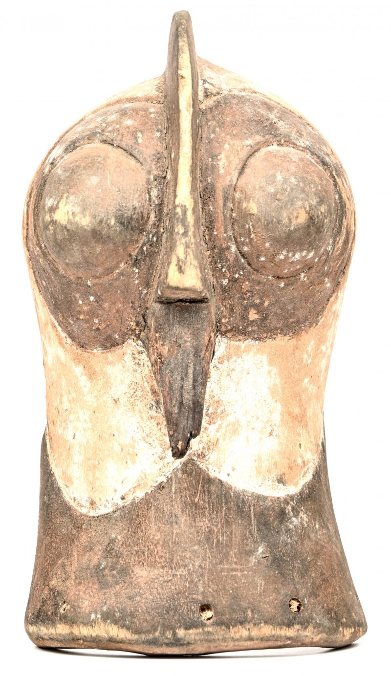 Een houtgesculpteerd vogelmasker, Luba, Democratische Republiek Congo.