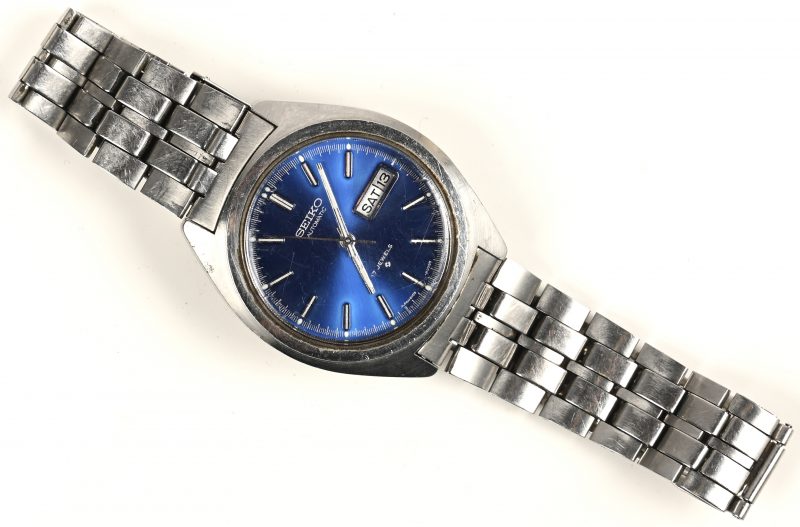 Een vintage polshorloge, Seio, automatic, 17 jewels met dag en datumaanduiding.