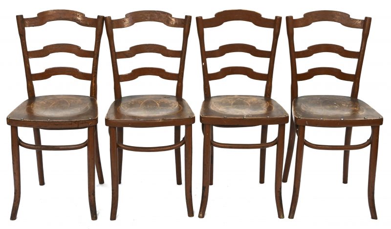 Een set van 4 bruingepatineerde thonet stijl stoelen, met zit gemerkt Luterma, Estonia, met floraal decor.